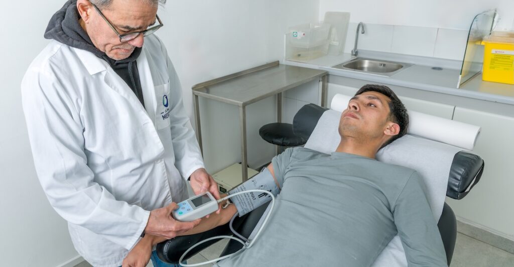 holter de presión arterial de urgencia