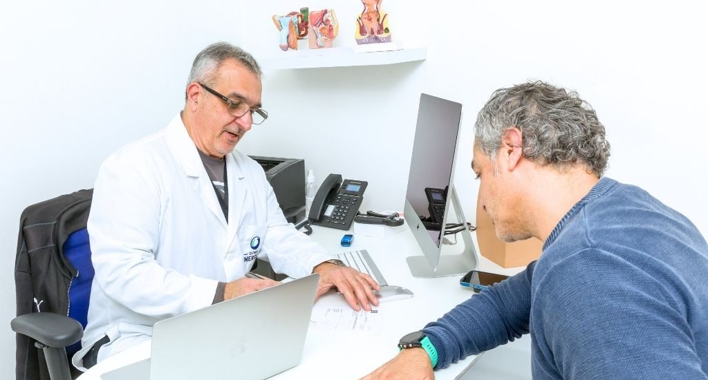 manchas y puntos rojos en el pene. tratamiento médico confidencial