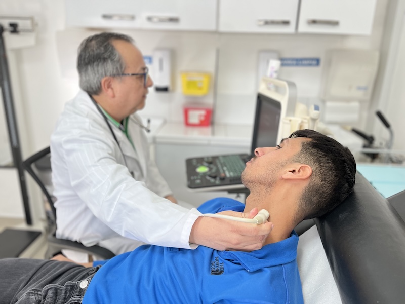 Ecografía de Vasos del Cuello de urgencia