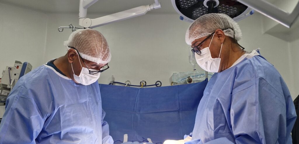 Adenoidectomía cirugía de urgencia